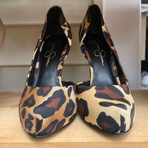 Jessica Simpson leopard seals